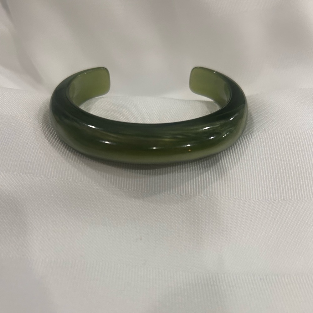 VINTAGE Olive Green Lucite Cuff Bracelet * Made in Hong Kong*